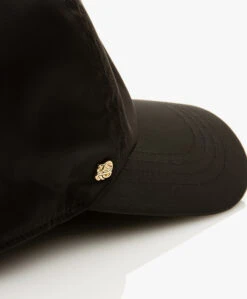 By Malene Birger Aubriel Satijnen Pet - Zwart -Modewinkel 024073cb b0b0 4c05 8a99 fd22c65e1bc9 01