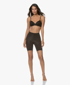 Spanx® Power Series Mid-Thigh Power Short - Zwart -Modewinkel 190814 bc99d689 b85b 4dbc 8da6 b01a9a249e57