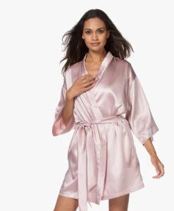 By Dariia Day Mulberry Zijden Kimono - Blush Pink -Modewinkel 200707 006f0e9a ab03 48c3 b0ed 221b214c2bf8