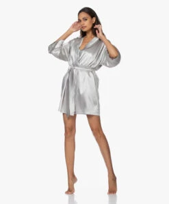 By Dariia Day Mulberry Zijden Kimono - Zilvergrijs -Modewinkel 200707 24144483 cbf9 49b0 9701 31302438d8d1