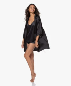 By Dariia Day Mulberry Zijden Kimono - Midnight Black -Modewinkel 200707 2cf9758a cff8 4cc9 ad4c 694c1c01f13b
