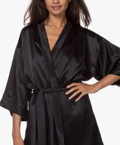 By Dariia Day Mulberry Zijden Kimono - Midnight Black -Modewinkel 200707 8e71e528 8c94 4a9e 8797 92a9f52e928a