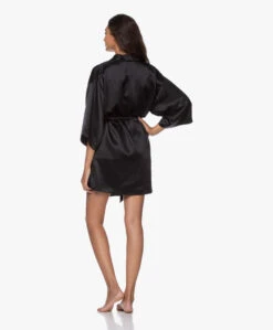 By Dariia Day Mulberry Zijden Kimono - Midnight Black -Modewinkel 200707 944a65c2 c604 4afa b8dc 066c588d6a22
