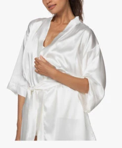 By Dariia Day Mulberry Zijden Kimono - Powder White 26 By Dariia Day Mulberry Zijden Kimono - Powder White -Modewinkel 200707 cc818201 c60e 44be 8a27 51707b428e08