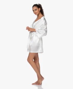 By Dariia Day Mulberry Zijden Scrunchie Medium - Powder White -Modewinkel 200707 de11ac6b 2de4 4037 8632 06f5d5e4420e 10