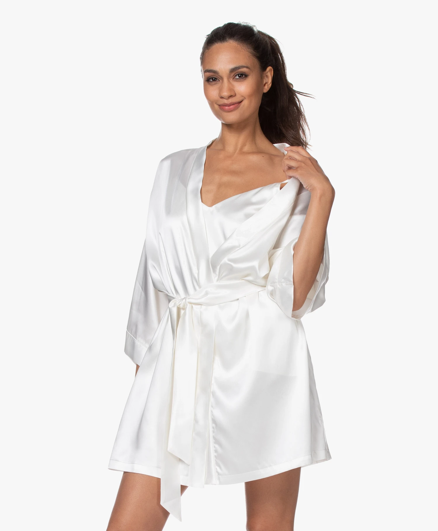 By Dariia Day Mulberry Zijden Kimono - Powder White 13 By Dariia Day Mulberry Zijden Kimono - Powder White - Afbeelding 11