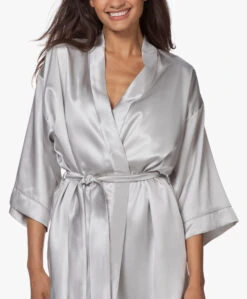 By Dariia Day Mulberry Zijden Kimono - Zilvergrijs -Modewinkel 200707 f8b33990 a795 4d37 89d2 326ca090fe70