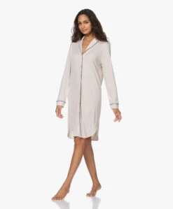 Hanro Natural Comfort Tencel Nachthemd - Almond -Modewinkel 201105 74224694 e647 4518 a4d1 0164abbb640a