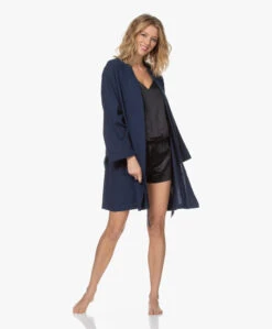 By Dariia Day Mulberry Zijden Short - Midnight Black -Modewinkel 201119 c5252518 28b2 4b92 a88d 6c6645de91ff 1