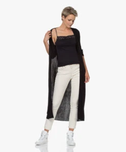 Hanro Moments Spaghetti Top - Zwart -Modewinkel 210622 08f0fd73 5731 4934 b16a d2b26b9554d1