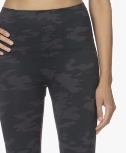 Spanx® Look At Me Now Leggings - Zwart Camo 24 Spanx® Look At Me Now Leggings - Zwart Camo -Modewinkel 211116 47326247 5ea6 4263 bb45 0062e9192d2a