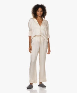 Love Stories Blue Moon Satijnen Seersucker Pyjama Blouse - Off-White -Modewinkel 220830 30842443 b26b 4569 9f05 f1202f9b19da