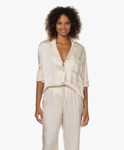 Love Stories Blue Moon Satijnen Seersucker Pyjama Blouse - Off-White -Modewinkel 220830 377ccc02 3ebc 4d17 9629 1285f605ed8b
