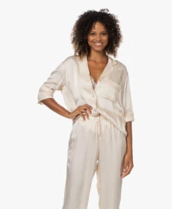 Love Stories Blue Moon Satijnen Seersucker Pyjama Blouse - Off-White -Modewinkel 220830 48f46292 6b0a 4e59 abd6 dd0053314781