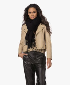 Filippa K Cashmere Blend Sjaal - Zwart -Modewinkel 221129 5f59ee5d e35d 4fa0 9d61 c322e9c5f75d