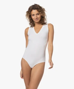 Spanx® Suit Yourself Mouwloze V-Hals Bodysuit - Wit 25 Spanx® Suit Yourself Mouwloze V-Hals Bodysuit - Wit -Modewinkel 230301 0465aa21 860d 4c66 9df6 91755de699e7