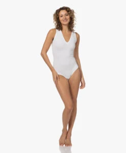 Spanx® Suit Yourself Mouwloze V-Hals Bodysuit - Wit 24 Spanx® Suit Yourself Mouwloze V-Hals Bodysuit - Wit -Modewinkel 230301 9850e57d f2e2 4d5a 8f1f aac86d2809c5