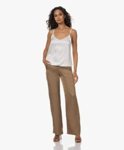 Woman By Earn Luna Satijnen Spaghettitop - Off-White -Modewinkel 230727 440ba595 0567 45e2 9c31 bc04739d0192