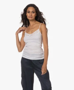 Hanro Moments Spaghetti Top - Wit -Modewinkel 230801 50f9198d 91a6 4a8c 8bfc 1506a23c9aa8