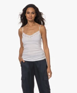 Hanro Moments Spaghetti Top - Wit -Modewinkel 230801 df321c60 59d7 46df 81bc 6d13d336d33d