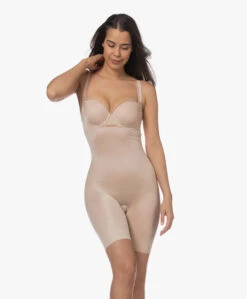Spanx® Thinstincts 2.0 Open-Bust Mid-Thigh Body - Champagne Beige -Modewinkel 5c2072d5 1bea 467b b9bf f0824e536a26 132