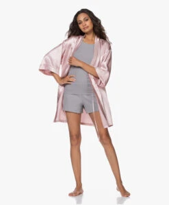 By Dariia Day Mulberry Zijden Kimono - Blush Pink -Modewinkel 64851 64855 64666 COMBI 223286.CR2 ac9c4831 5fe3 4734 9cd9 efa4e18dd4d9