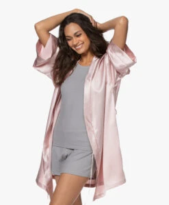 By Dariia Day Mulberry Zijden Kimono - Blush Pink -Modewinkel 64851 64855 64666 COMBI 223288.CR2 ab6d13c6 2fd5 4163 9d4d 1a1c3820c763