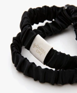 By Dariia Day Mulberry Zijden Haarband - Midnight Black 7 By Dariia Day Mulberry Zijden Haarband - Midnight Black -Modewinkel 765aeba6 31c7 4975 804a 21a24a48a972 03