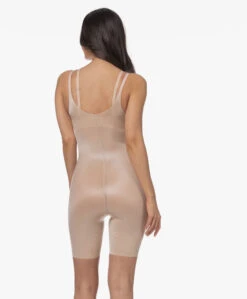 Spanx® Thinstincts 2.0 Open-Bust Mid-Thigh Body - Champagne Beige -Modewinkel 7a353022 34fe 4c8a 95f6 72e9789c736e 137