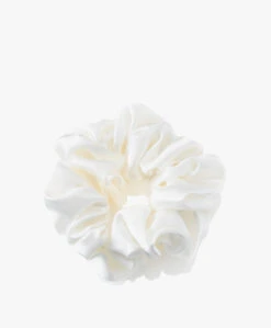By Dariia Day Mulberry Zijden Scrunchie Medium - Powder White -Modewinkel 87a428bc f734 48f0 aeae e7d89babfd9f