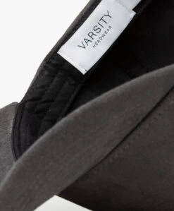 Varsity Headwear Alcantara Faux Suède Pet - Antracietgrijs -Modewinkel 8b5dac43 dcd3 41fd 9fbb 1095907ccb35