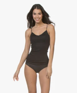 Hanro Cotton Seamless V-Hals Spaghetti Top - Zwart 27 Hanro Cotton Seamless V-Hals Spaghetti Top - Zwart -Modewinkel HANRO Cotton Seamless V hals Spaghetti Top Zwart 11