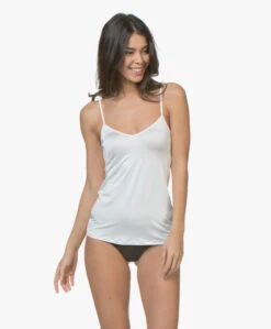 Hanro Satin Deluxe Spaghetti Top - Off-White 11 Hanro Satin Deluxe Spaghetti Top - Off-White -Modewinkel HANRO Satin Deluxe Spaghetti Top Off white 28