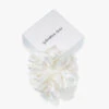 By Dariia Day Mulberry Zijden Scrunchie Medium - Powder White -Modewinkel cd74632f 323f 423f 9a69 08d3242ed199