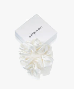 Modewinkel 25 By Dariia Day Mulberry Zijden Scrunchie Medium - Powder White